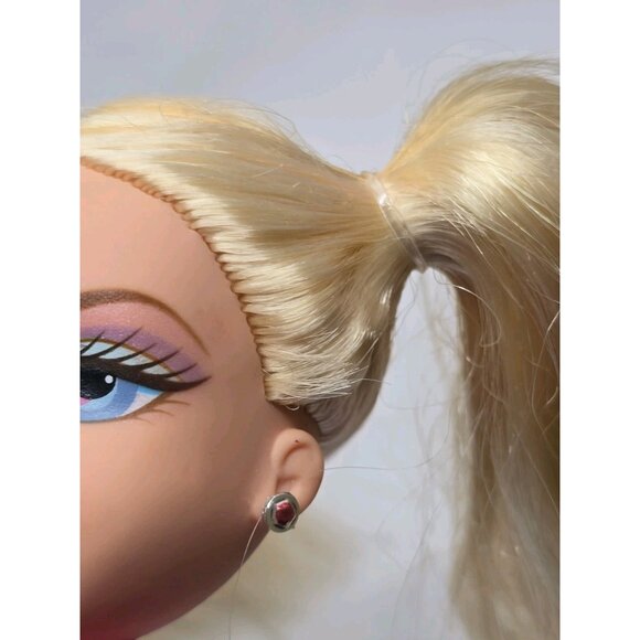 Bratz Campfire Cloe Doll 2005- Hair Cut- Read Information - Picture 8 of 16